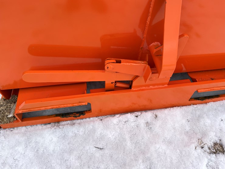 #2000-•-2-yard-self-dumping-hopper-image-12