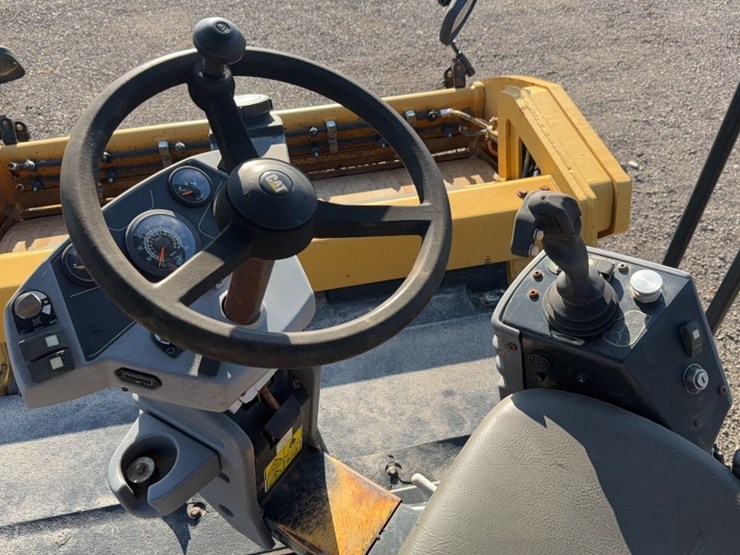 caterpillar-cb54-image-13