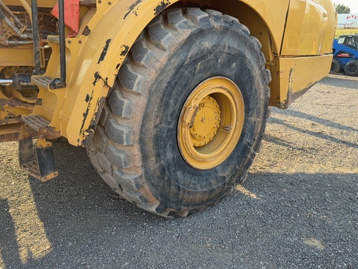 2016-caterpillar-745-image-7