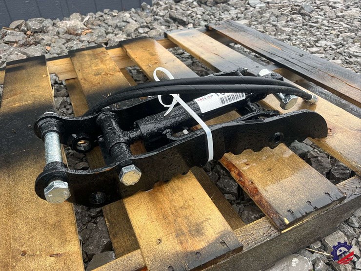 new-2025-future-mini-excavator-hydraulic-thumb-w/-cylinder-image-2