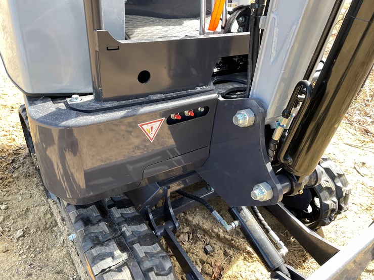 #902-•-new-land-hero-rt15r-mini-excavator-image-26