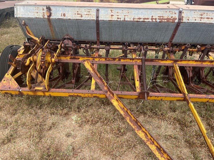 #4057-•-minneapolis-moline-grain-drill-image-4