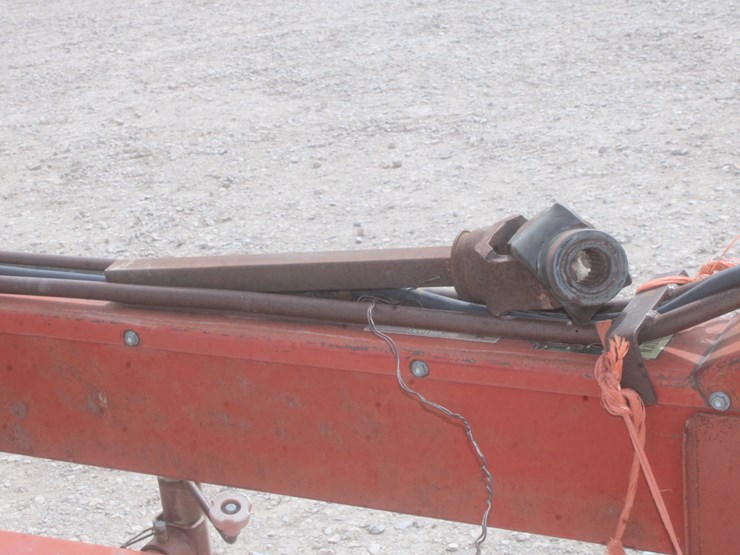 international-830-image-15