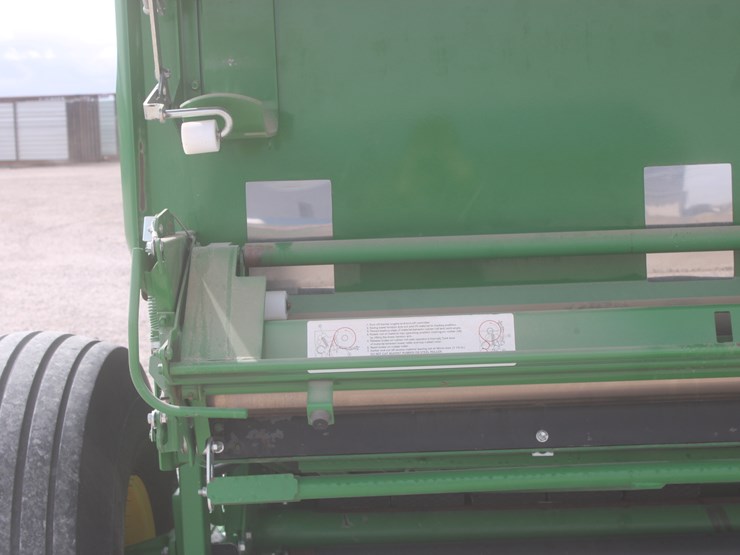 john-deere-560m-image-22