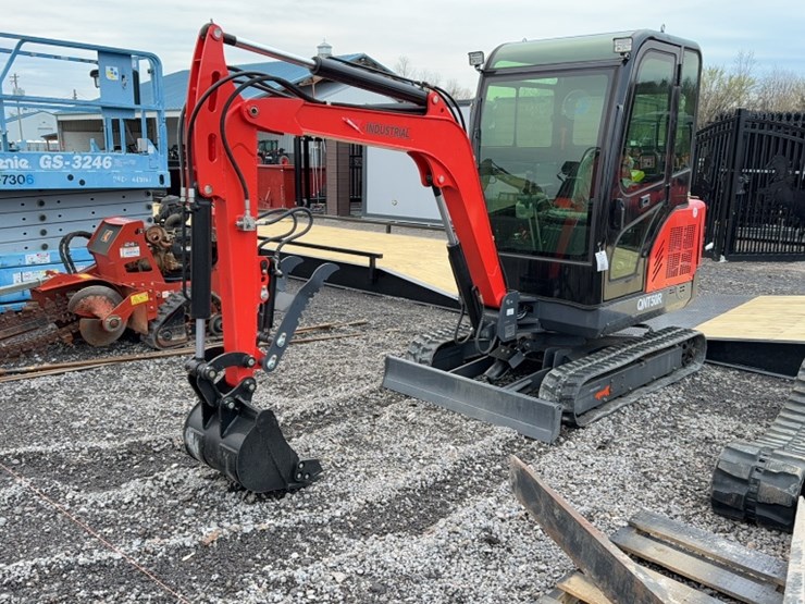 #2052-•-2024-agt-qnt50r-mini-excavator-image-1
