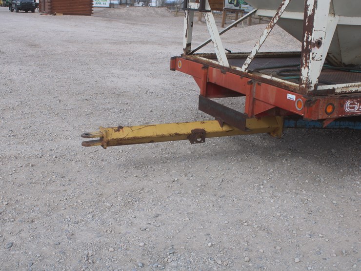 #1054-•-prairie-built-double-hopper-seed-tender-image-12