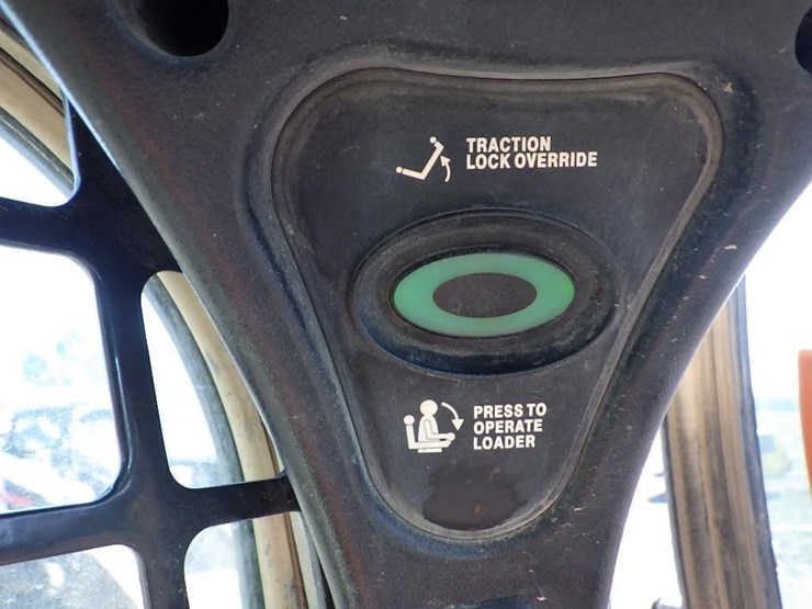 2021-bobcat-t740-image-27