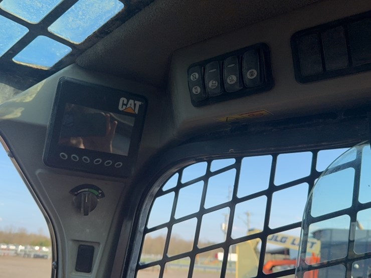 caterpillar-246d-image-14