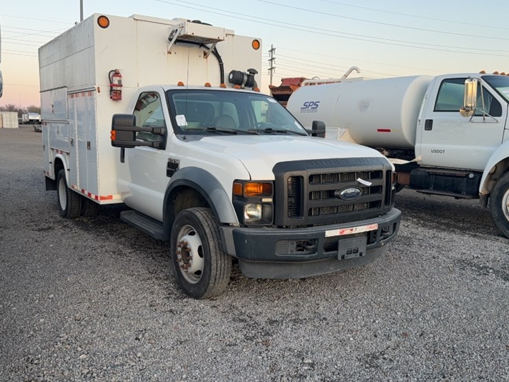 2010-ford-f550-image-3