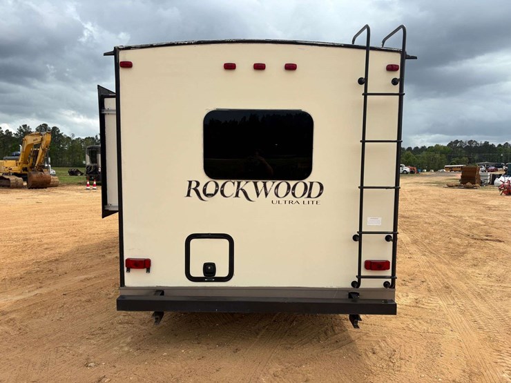 2015-rockwood-2608ws-travel-trailer-image-6