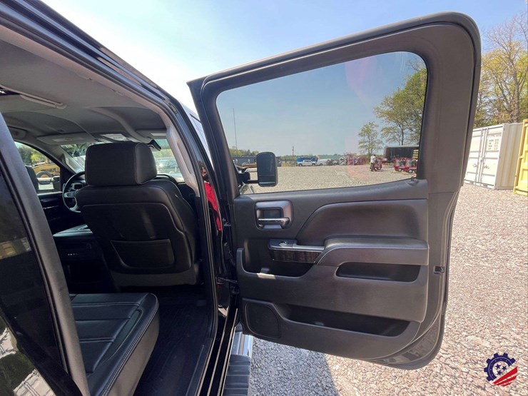 2015-gmc-3500-image-47