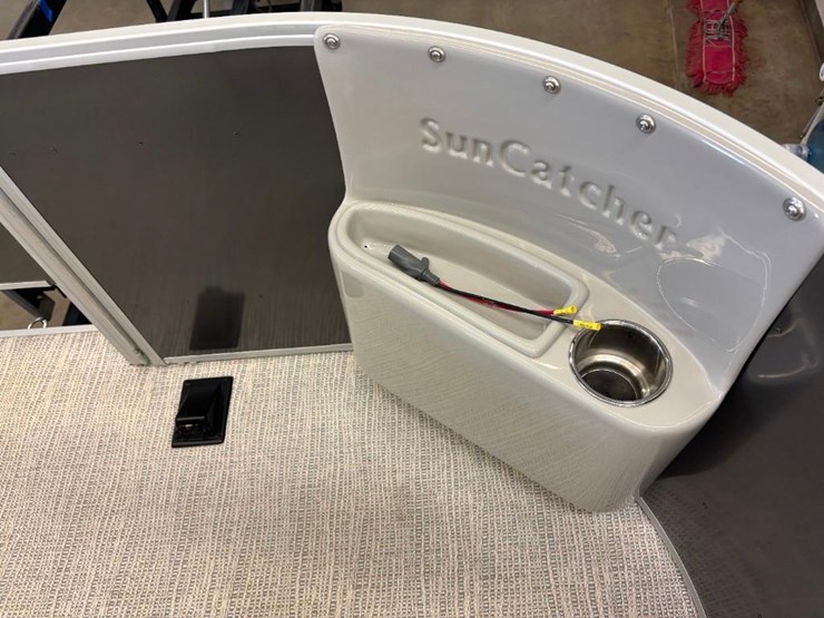 2025-g3-suncatcher-select-18f-pontoon-image-13