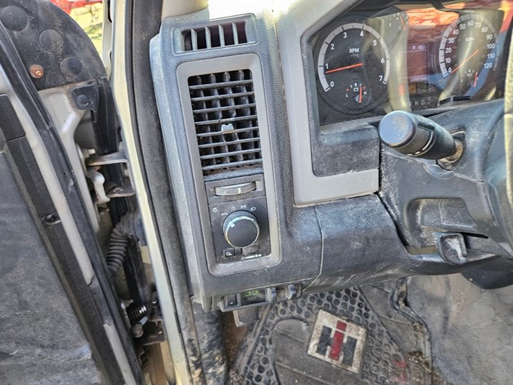 2012-dodge-ram-2500-image-24