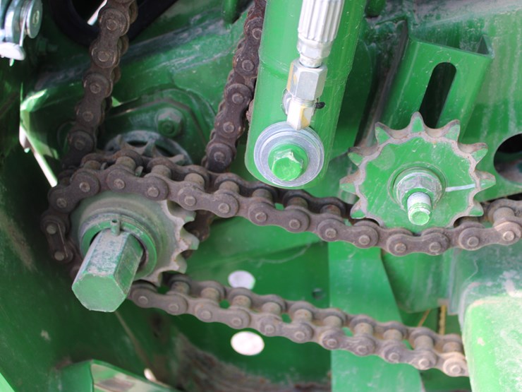 2022-john-deere-560r-image-32