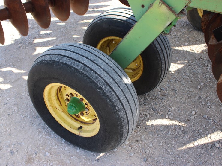 john-deere-235-image-31