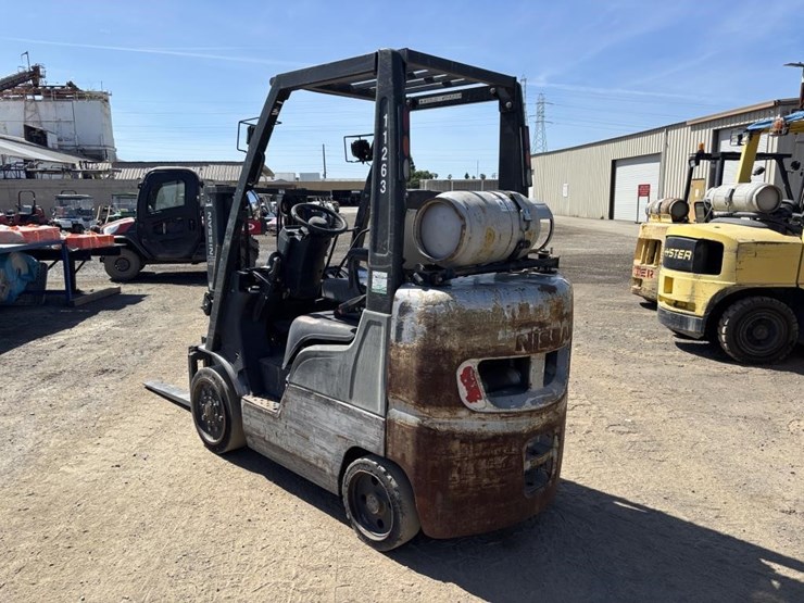 2011-nissan-mcp1f2a25lv-image-4