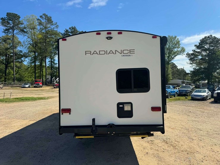 2021-radiance-28bh-bumper-pull-camper---bunks-image-6
