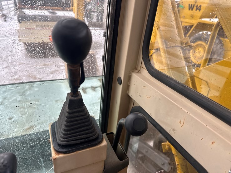 caterpillar-307-image-42