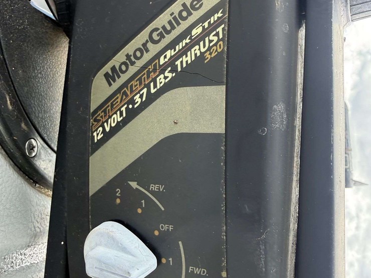 basstender-11.3-mini-bass-boat-image-11