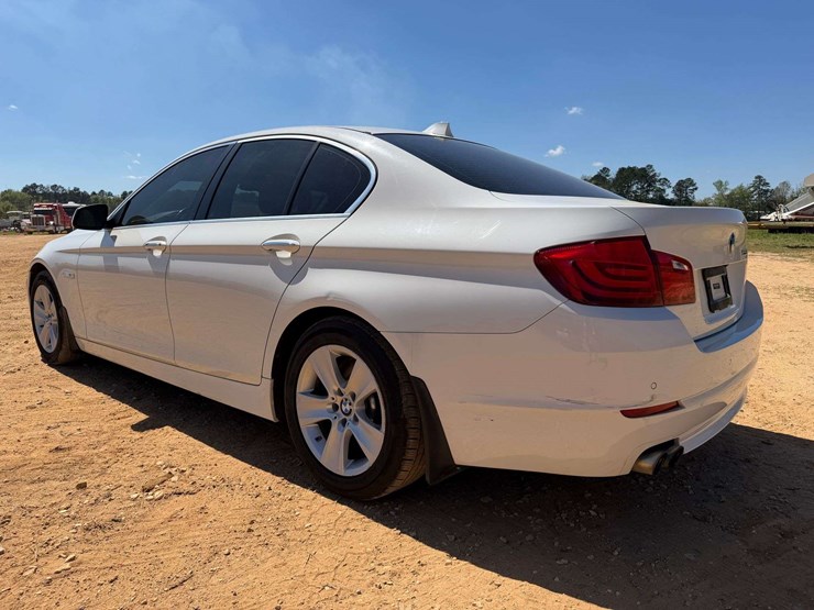 2011-bmw-528i-4-door-sedan-(178,025-miles)-image-4