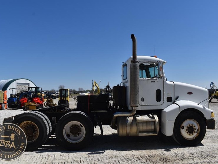2002-peterbilt-385-image-13