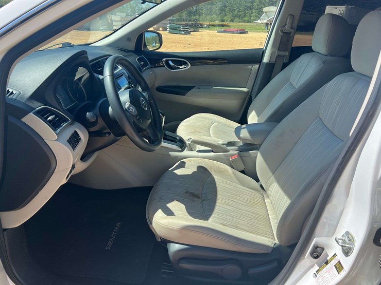 2017-nissan-sentra-sv-4-door-sedan-(169,691-miles)-image-10