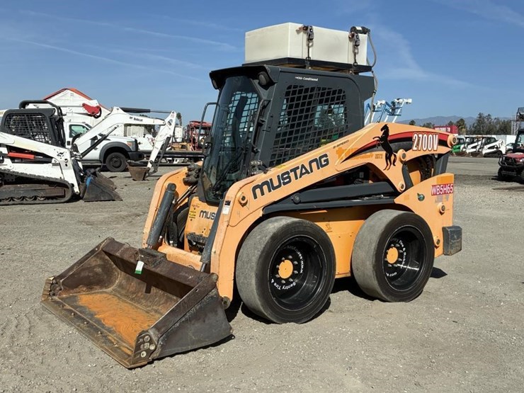 2011-mustang-2700v-image-1