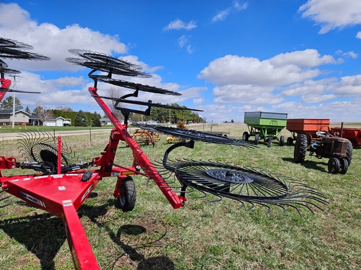 massey-ferguson-12-image-11