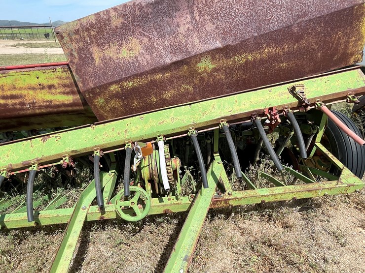 #4030-•-massey-fergusen-drill-image-3