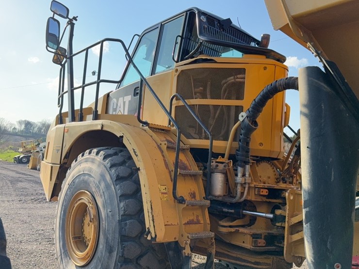 2017-caterpillar-745-image-11