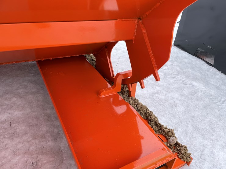 #2000-•-2-yard-self-dumping-hopper-image-10