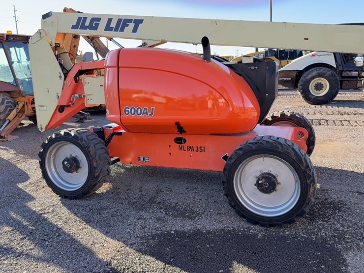 2013-jlg-600aj-image-7