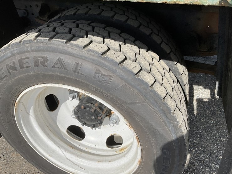 2017-isuzu-nqr-image-9