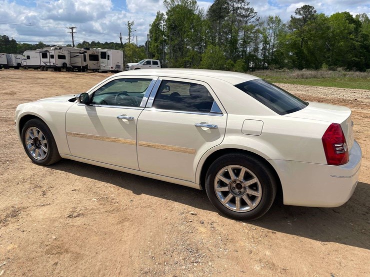 2010-chrysler-300-4-door-sedan-(119,302-miles)-image-2