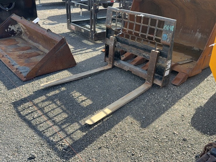 #2045-•-cat-48"-skid-steer-pallet-forks-image-1