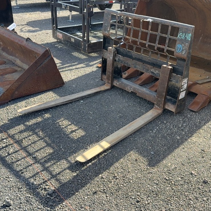 #2045 • CAT 48" SKID STEER PALLET FORKS