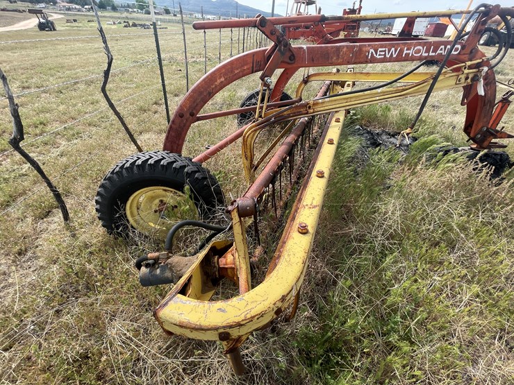 new-holland-260-image-7