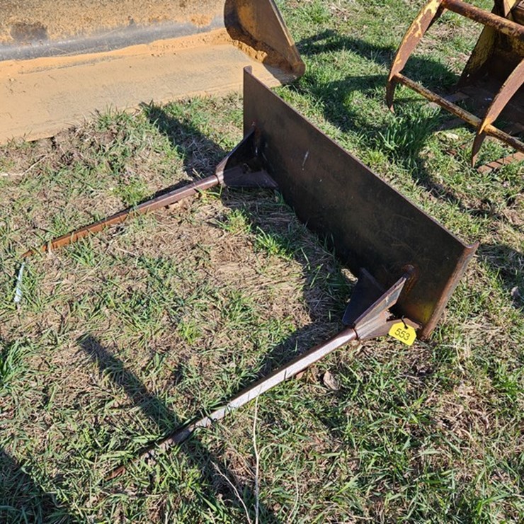#553 • Dual Prong Bale Spear