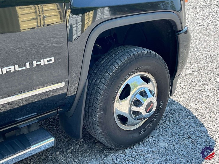 2015-gmc-3500-image-10