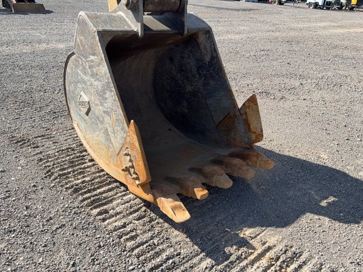 komatsu-pc200-lc-6le-image-15