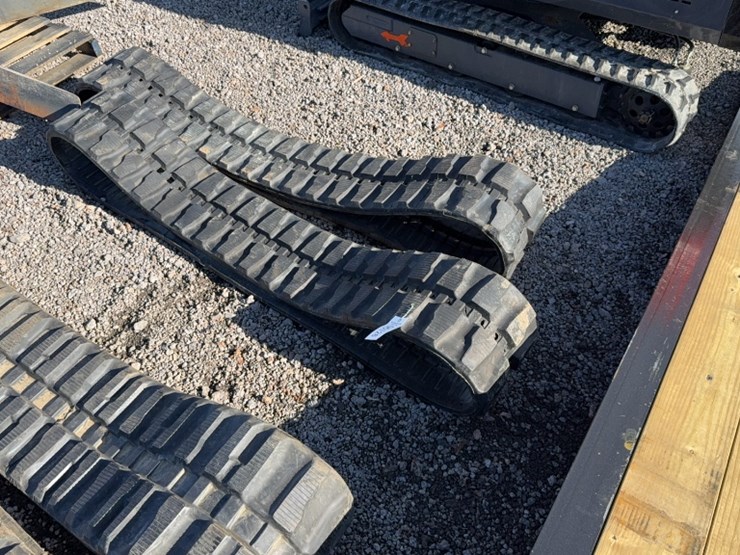 #2054-•-set-of-tnt-320x54x82-rubber-tracks-image-2