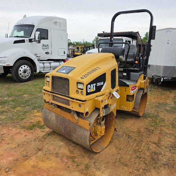 2015 CATERPILLAR CB24B