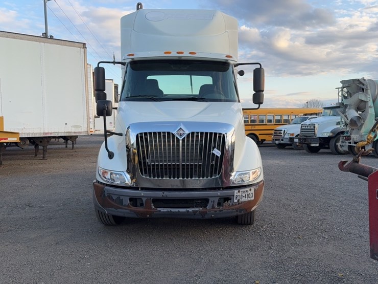 2007-international-8600-image-2