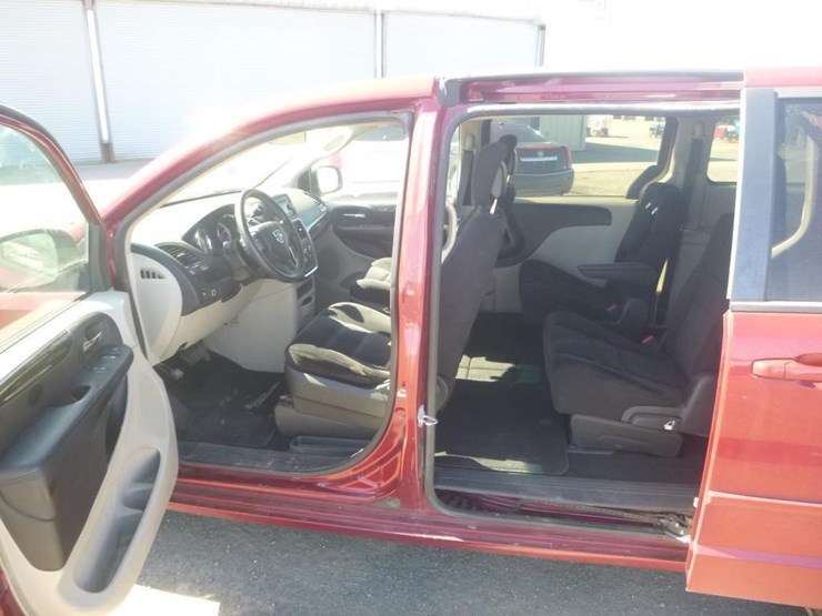 2014-dodge-grand-caravan-image-5