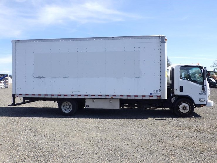 2010-isuzu-npr-image-4