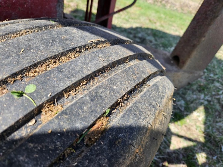 new-holland-355-image-45