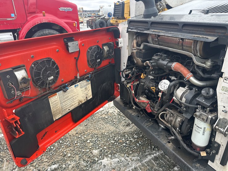 2022-bobcat-t770-image-43
