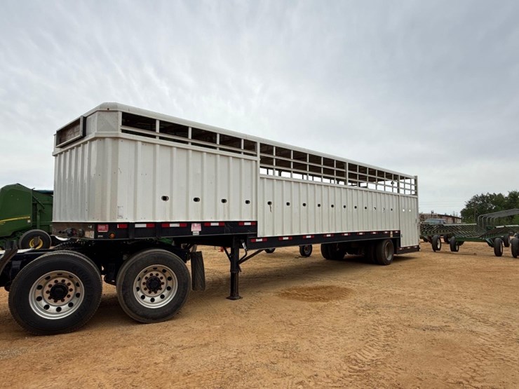 2016-neville-trailer-image-3