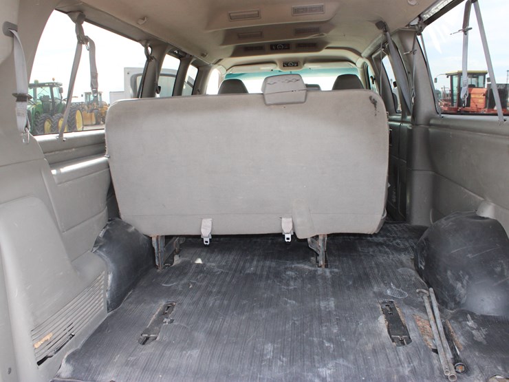 2001-chevrolet-express-3500-image-25