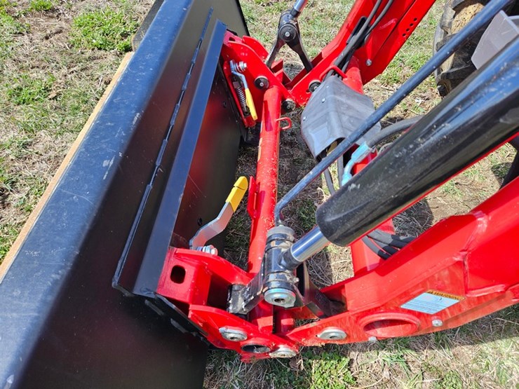 massey-ferguson-4710-image-11